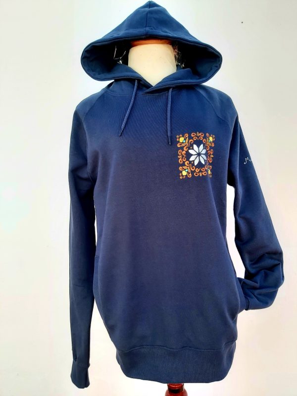 Sudadera con capucha modelo Mygge frontal. Unisex. Pintada a mano. Algodón 100% Ecológico Certificado. Diseño Único