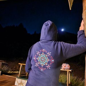 Sudadera con capucha modelo Mangata. Unisex. Pintada a mano. Algodón 100% Ecológico Certificado. Diseño Único